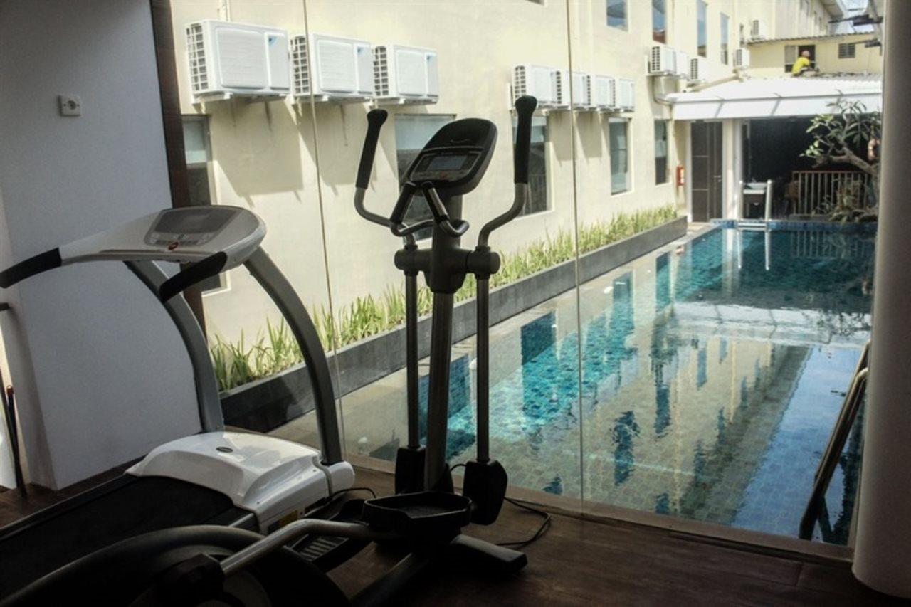 Favor Hotel Makassar City Center By Life Exterior foto