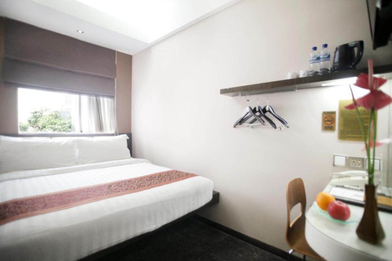 Favor Hotel Makassar City Center By Life Exterior foto