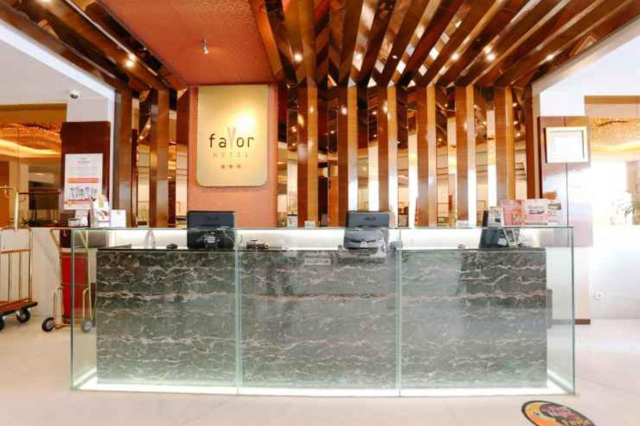 Favor Hotel Makassar City Center By Life Exterior foto
