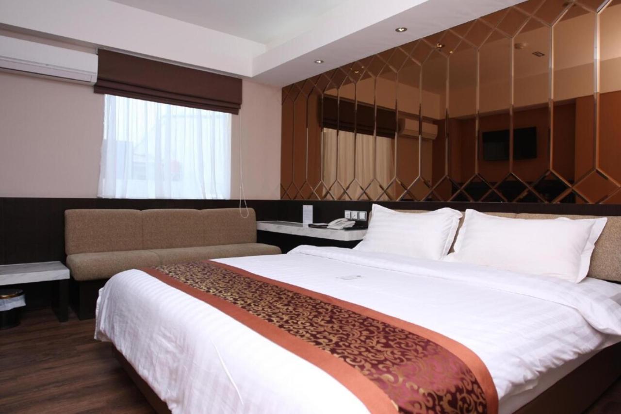 Favor Hotel Makassar City Center By Life Exterior foto