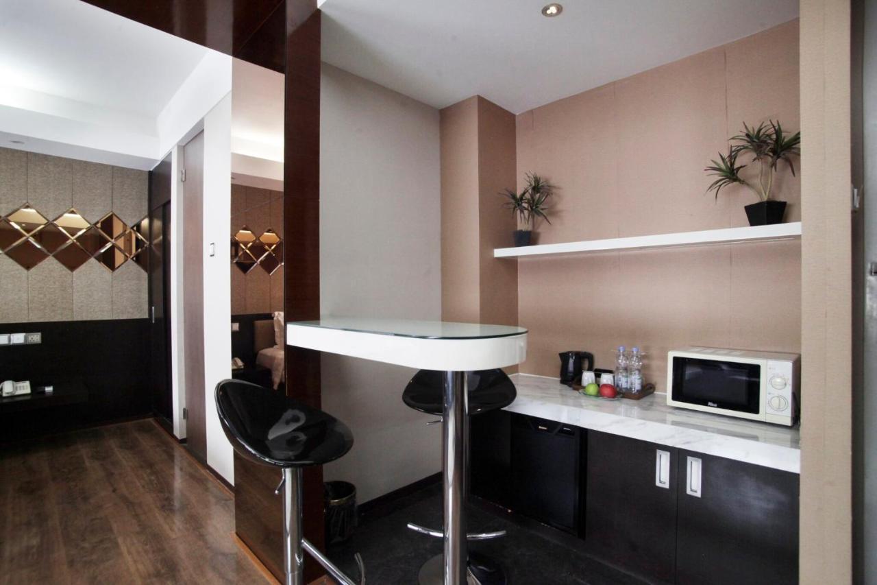 Favor Hotel Makassar City Center By Life Exterior foto