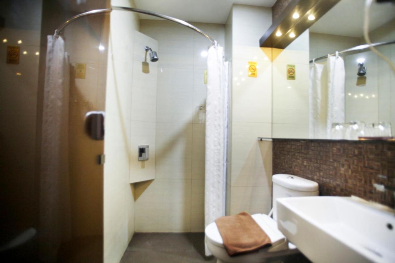 Favor Hotel Makassar City Center By Life Exterior foto