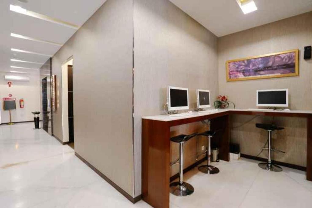 Favor Hotel Makassar City Center By Life Exterior foto