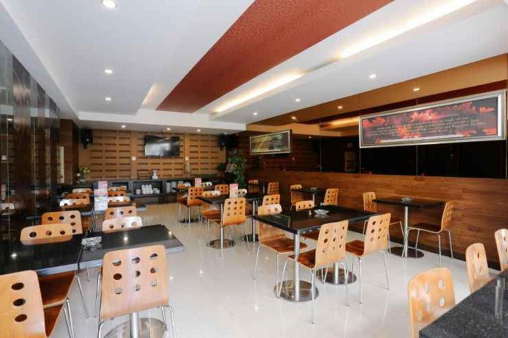 Favor Hotel Makassar City Center By Life Exterior foto