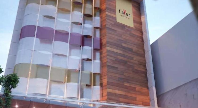 Favor Hotel Makassar City Center By Life Exterior foto