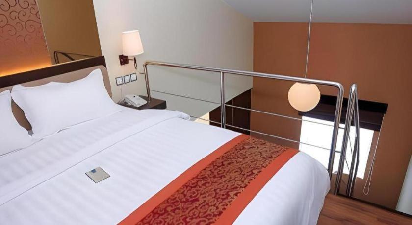 Favor Hotel Makassar City Center By Life Exterior foto