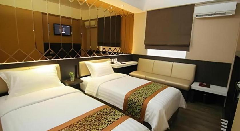 Favor Hotel Makassar City Center By Life Exterior foto