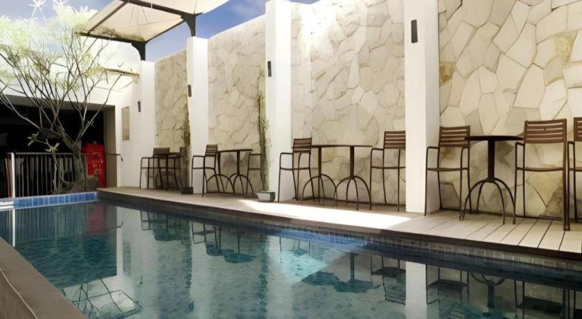 Favor Hotel Makassar City Center By Life Exterior foto