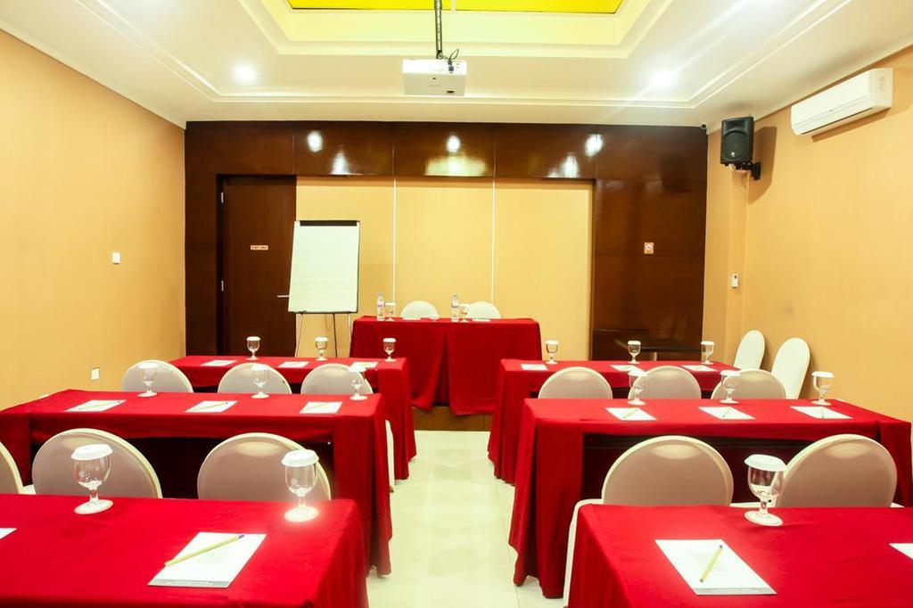 Favor Hotel Makassar City Center By Life Exterior foto