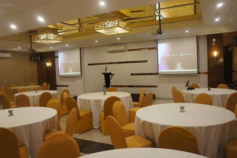 Favor Hotel Makassar City Center By Life Exterior foto