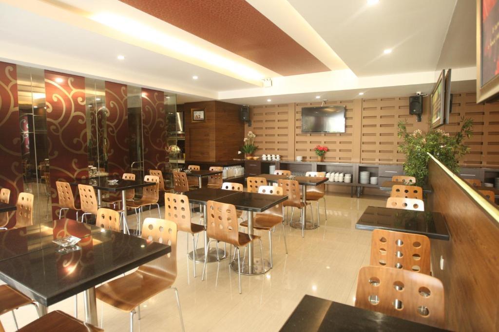 Favor Hotel Makassar City Center By Life Exterior foto