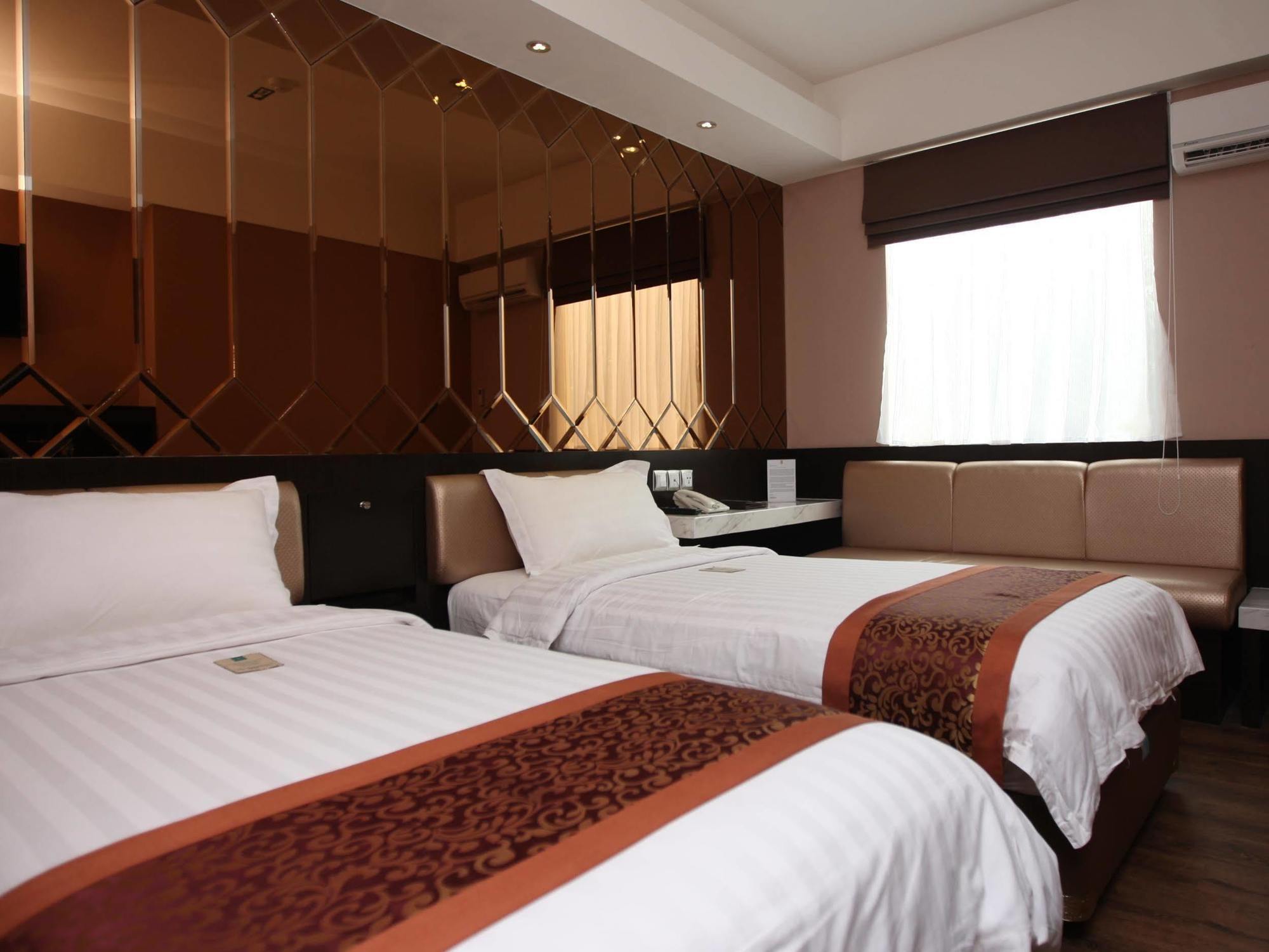 Favor Hotel Makassar City Center By Life Exterior foto