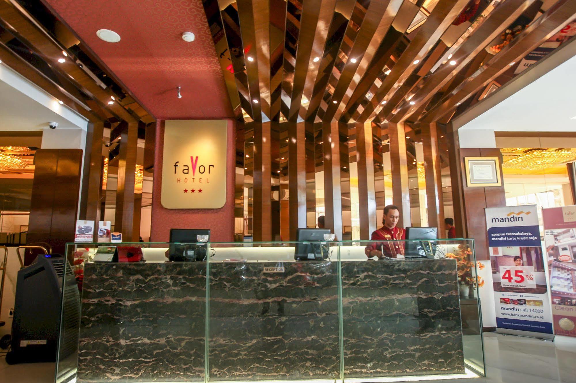 Favor Hotel Makassar City Center By Life Exterior foto