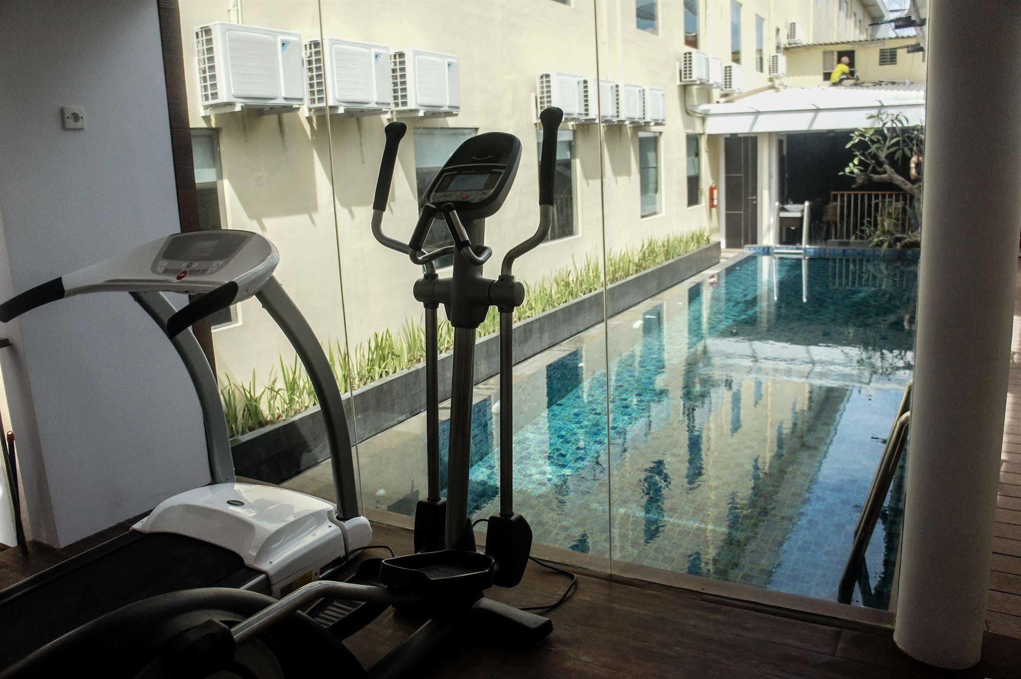 Favor Hotel Makassar City Center By Life Exterior foto